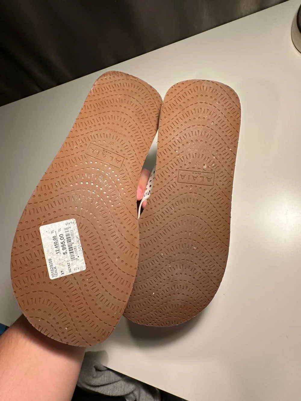 Alaïa White Perforated Toe-Post Platform Sandals - Picture 5 of 5